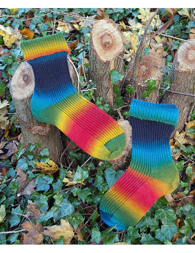 Strikkede strømper /sokker regnbuefarvede "Frische Fische"